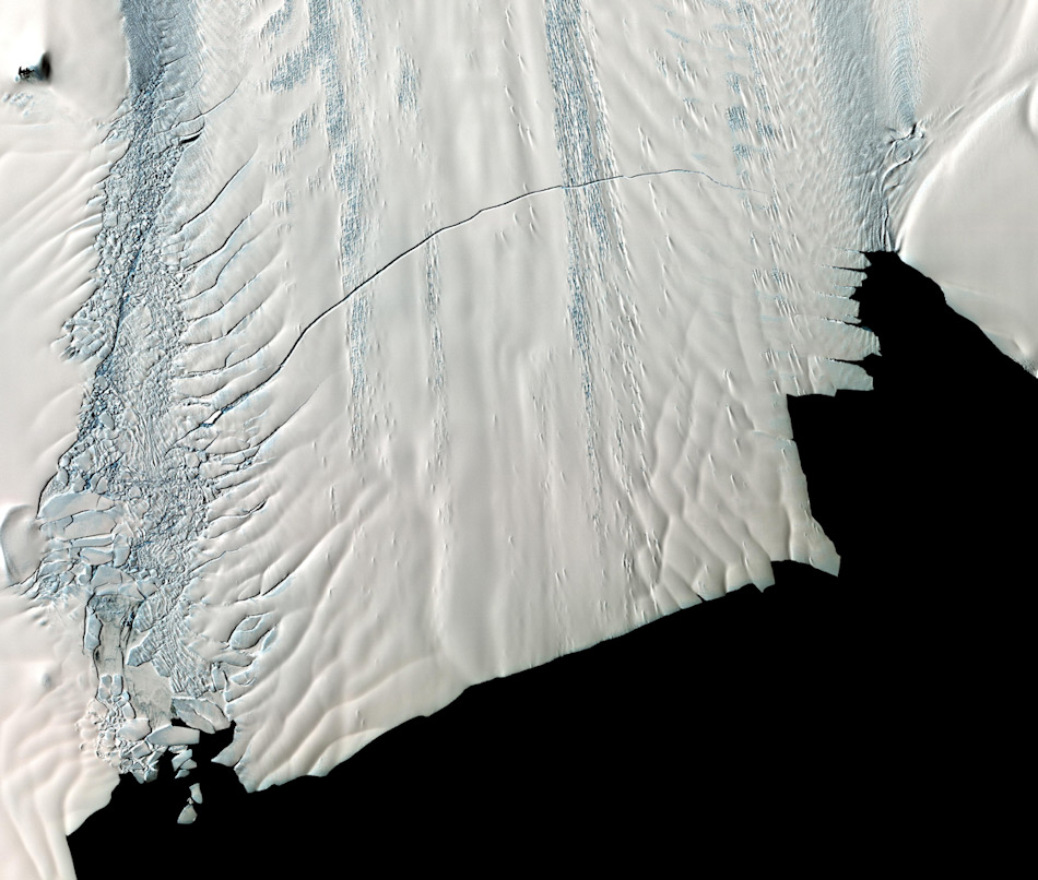 Der Pine Island Gletscher ist einer grössten Gletscher des westantarktischen Eispanzers und transportiert weltweit gesehen am meisten Eis ins Meer. Bild: NASA